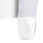 Geschlossene Handschuh-Ansicht von Teens Baseball-Stil flip-mitt ScratchSleeves Pyjama Top. Grau melierte Ärmel, weißer Körper und weißer Handschuh. Körper aus Baumwolle 100% und Handschuh aus Naturseide 100%.