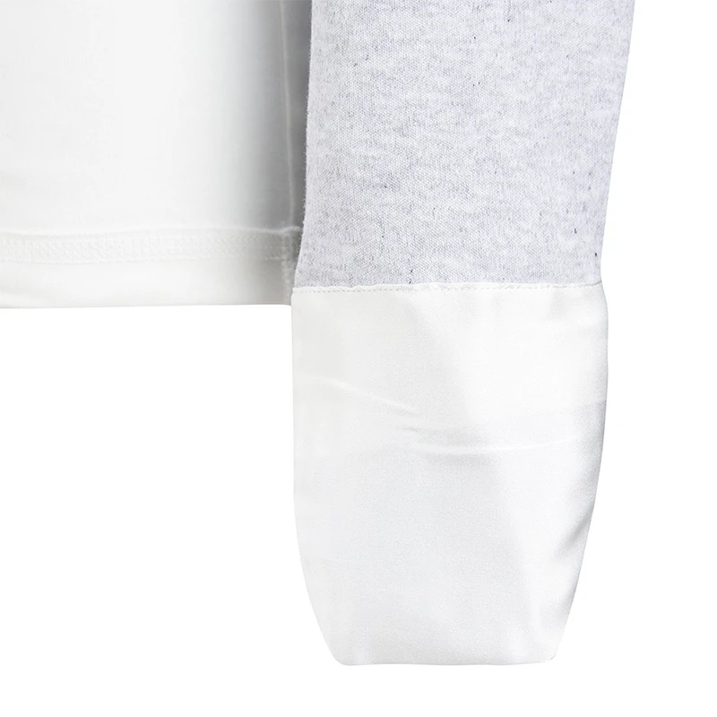Geschlossene Handschuh-Ansicht von Teens Baseball-Stil flip-mitt ScratchSleeves Pyjama Top. Grau melierte Ärmel, weißer Körper und weißer Handschuh. Körper aus Baumwolle 100% und Handschuh aus Naturseide 100%.
